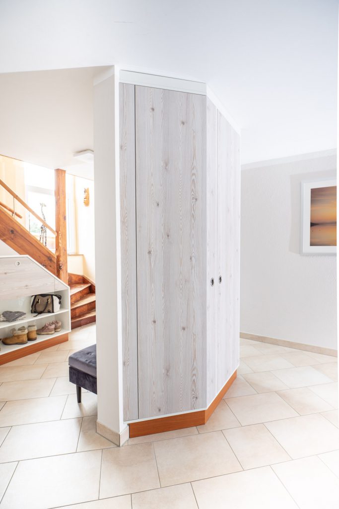 Garderobenschrank nach Maß | moebel-for-you.de