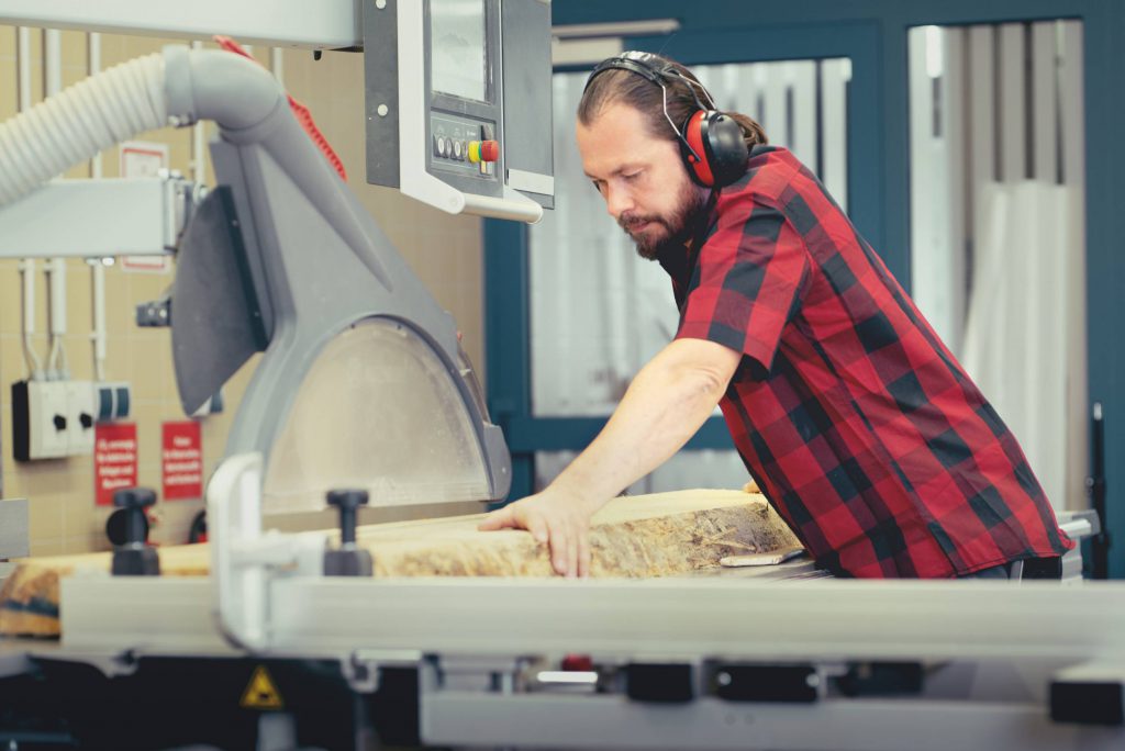 modernste Technik in der Tischlerei der nm pro GmbH in Nünchritz - Möbel aus Sachsen